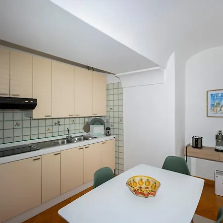 De Vivo Realty - The Colombo * Positano