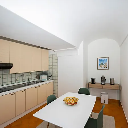 De Vivo Realty - The Colombo Holiday home Positano