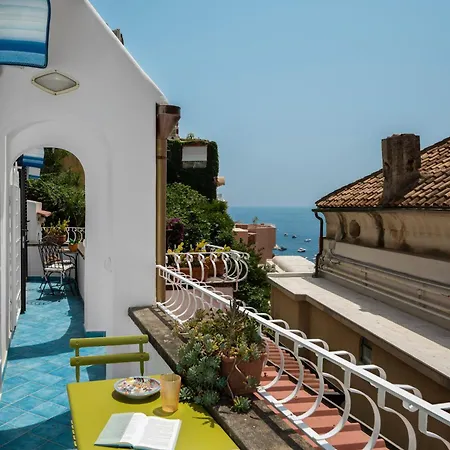 De Vivo Realty - The Colombo Holiday home