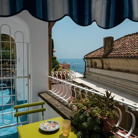 De Vivo Realty - The Colombo Holiday home